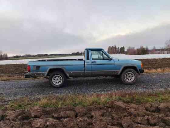 Jeep Comanche Maaninka