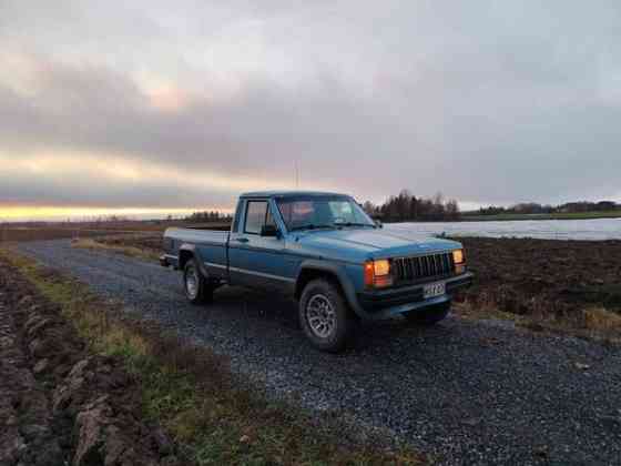 Jeep Comanche Maaninka