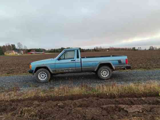 Jeep Comanche Maaninka