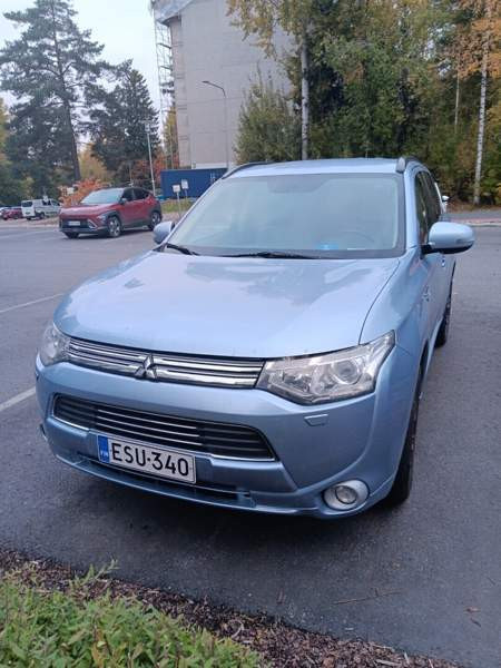 Mitsubishi Outlander PHEV Pirkkala - valokuva 1