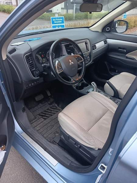 Mitsubishi Outlander PHEV Pirkkala - valokuva 4