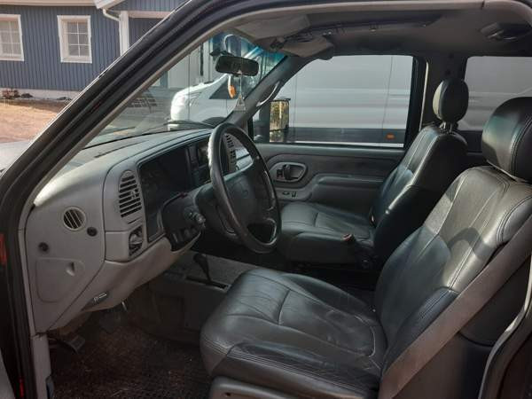 Chevrolet Suburban Lohja - valokuva 7