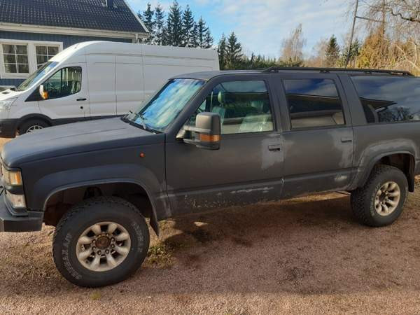 Chevrolet Suburban Lohja - valokuva 2