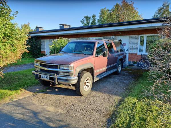 Chevrolet Suburban Raahe - valokuva 1