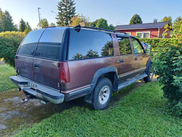 Chevrolet Suburban Raahe - valokuva 2
