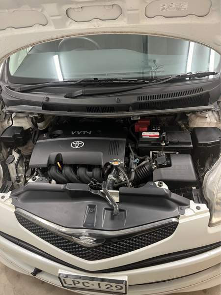 Toyota Ractis Рахе - изображение 7