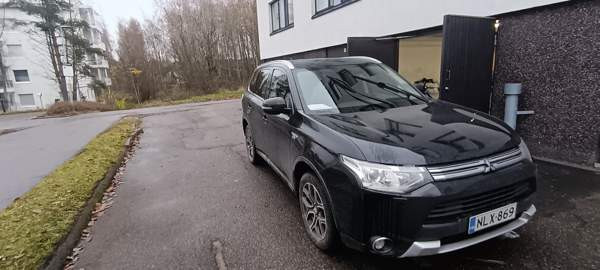 Mitsubishi Outlander PHEV Helsinki - valokuva 1
