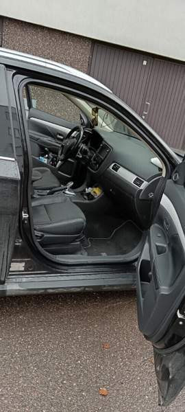 Mitsubishi Outlander PHEV Helsinki - valokuva 4