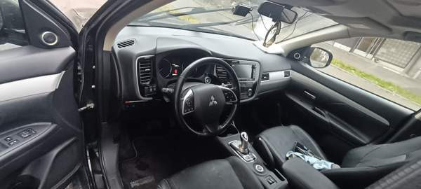 Mitsubishi Outlander PHEV Helsinki - valokuva 3