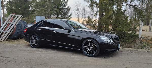 Mercedes-Benz E Jurva - valokuva 1