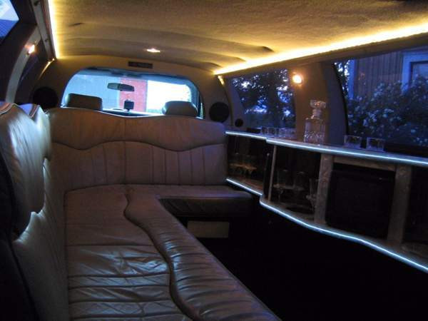 Lincoln Town Car Evijärvi - valokuva 3