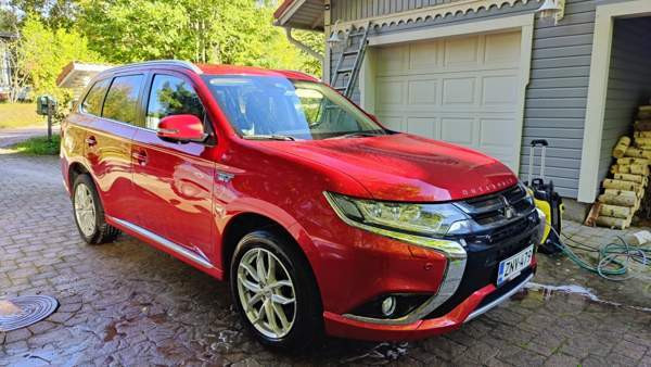 Mitsubishi Outlander PHEV Эспоо - изображение 1