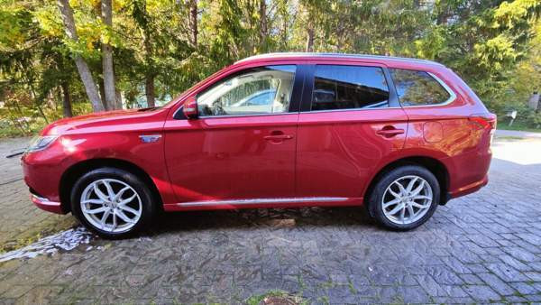 Mitsubishi Outlander PHEV Эспоо - изображение 2