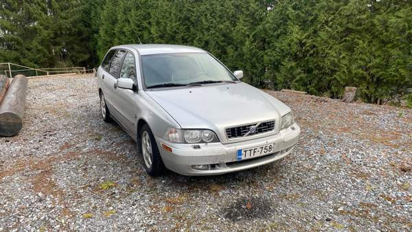 Volvo V40 Макао - изображение 1