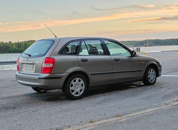 Mazda 323F Turtkul - valokuva 2