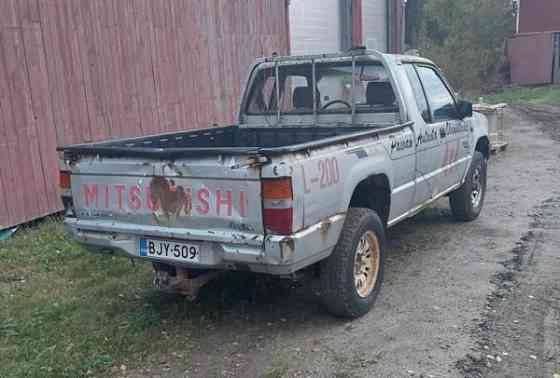 Mitsubishi L200 Pertunmaa
