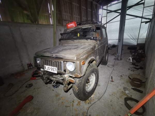 Suzuki SJ410 Pertunmaa - valokuva 2