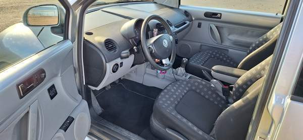 Volkswagen New Beetle Ugleural'skiy - valokuva 8