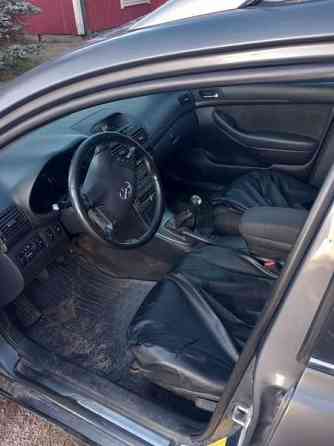 Toyota Avensis Piippola