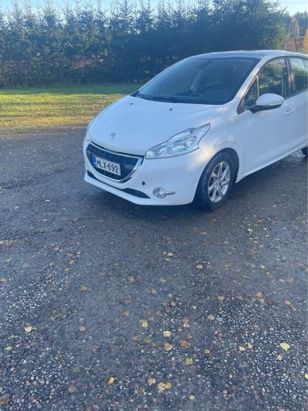 Peugeot 208 Siikalatva - изображение 1