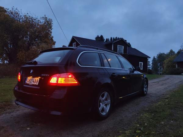 BMW 523 Multia - valokuva 2