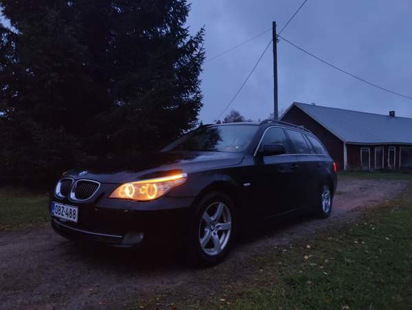 BMW 523 Multia - valokuva 1