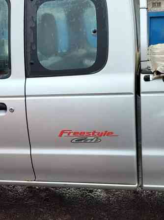 Mazda B2500 Pöytyä