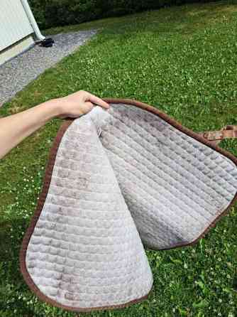 Ruskea ja valkoinen satulahuopa hevoselle Vihti