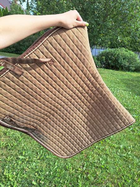 Ruskea ja valkoinen satulahuopa hevoselle Вихти - изображение 1