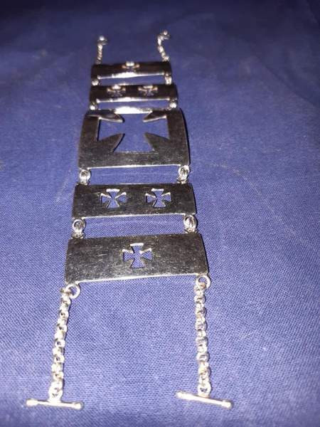 Hopeinen rannekoru Helsinki – foto 2