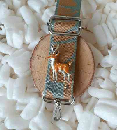 DEER-rintakoru on valmistettu metallista ja emalis Somero