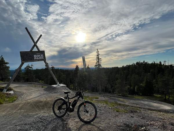 Ost. Sähkömaastopyörä täysjoustolla Oulu - valokuva 1