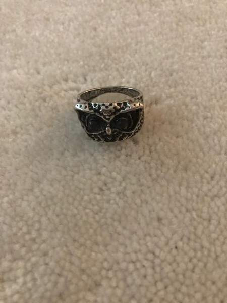 Metallinen pöllösormus, koko n. 17,5 mm Keuruu – foto 1