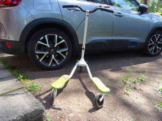 Potkulauta Fliker Scooter - kolmipyörä Helsinki