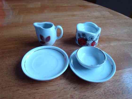 Pienet lelu posliinoastiat Rauma