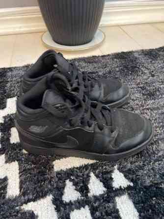 Air jordan 1 mid Jaervenpaeae