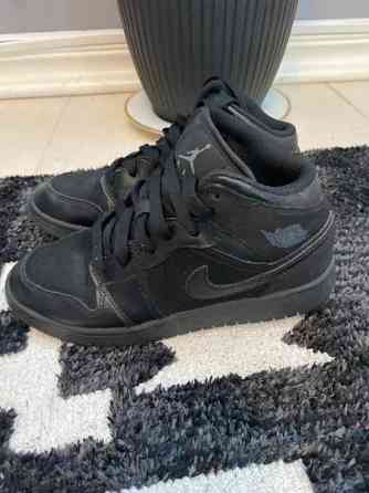 Air jordan 1 mid Jaervenpaeae