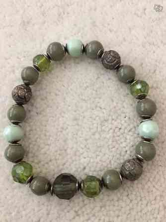 Vihreäsävyinen rannekoru Keuruu