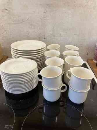 Arabia Arctica ajaton ja tyylikäs astiasto Tampere