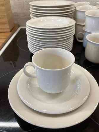 Arabia Arctica ajaton ja tyylikäs astiasto Tampere