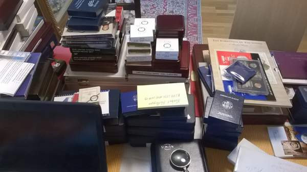 Ostan kulta ja hopea rahoja, seteleitä, kultakoruja, rahakokoelmia Helsinki - valokuva 2