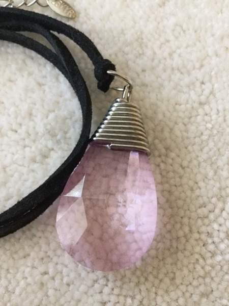 Vaaleanpunainen lasikivi riipus Keuruu - valokuva 1