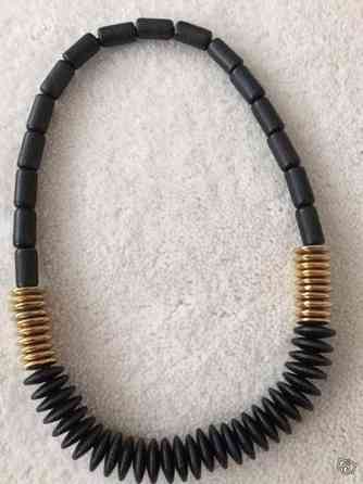 Aarikka musta / kulta kaulakoru Keuruu