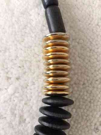 Aarikka musta / kulta kaulakoru Keuruu