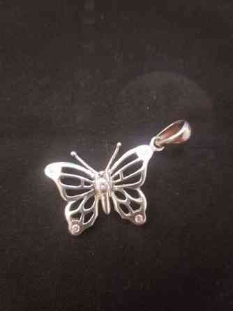 Hopeinen perhosriipus Helsinki