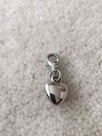 Hopeanvärinen riipus sydän Keuruu