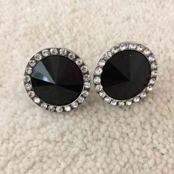 Mustat korvakorut, strasseja Keuruu