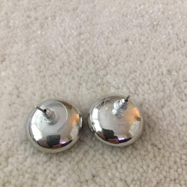 Mustat korvakorut, strasseja Keuruu - photo 3