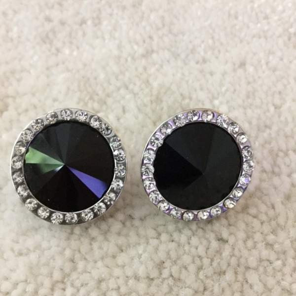 Mustat korvakorut, strasseja Keuruu - photo 2