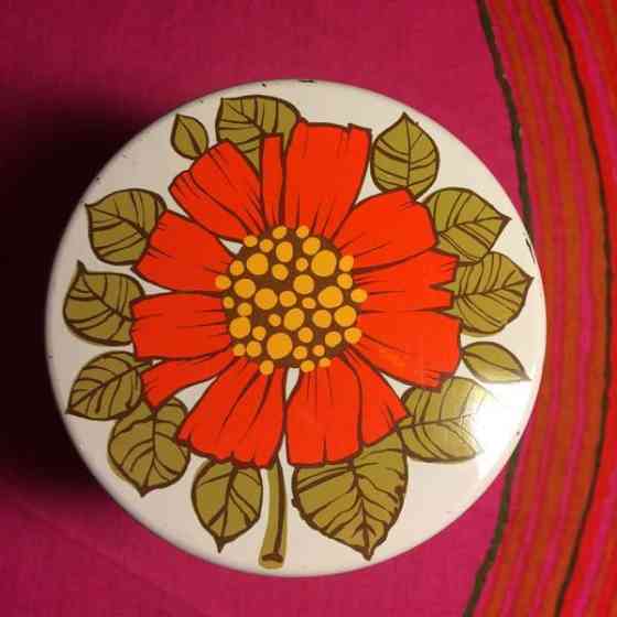 Retro englantilainen peltipurkki Helsinki